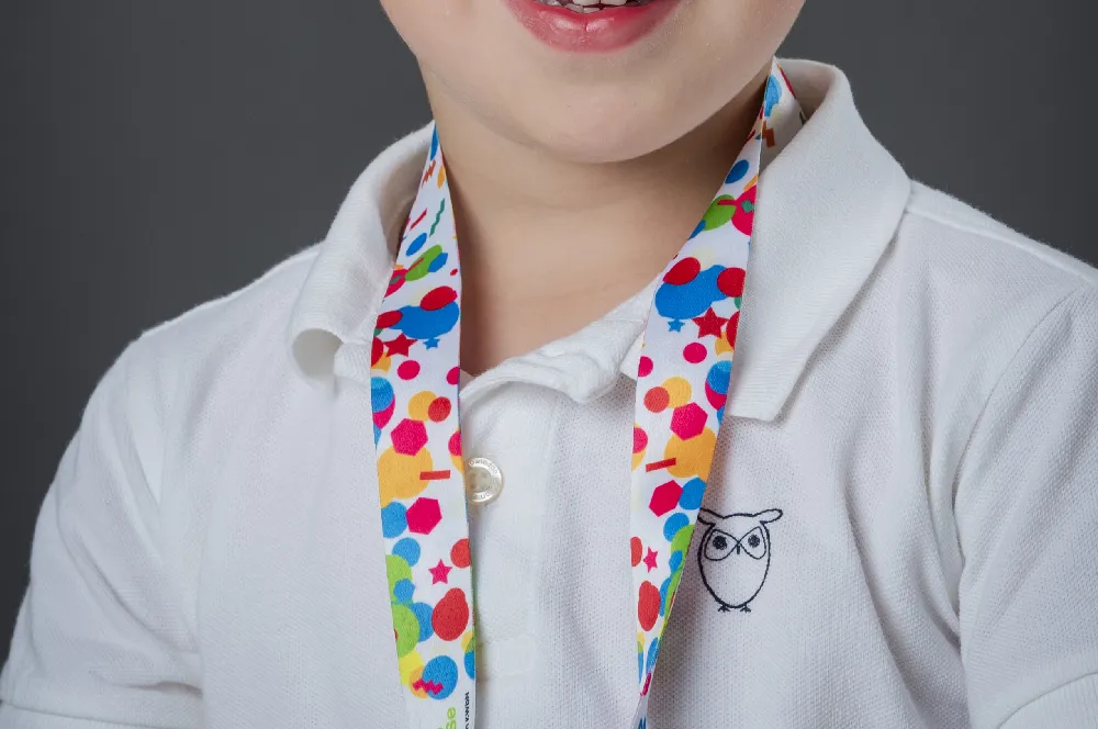A fashion photo shown before our service is used to fix and remove an unwanted object from the scene.